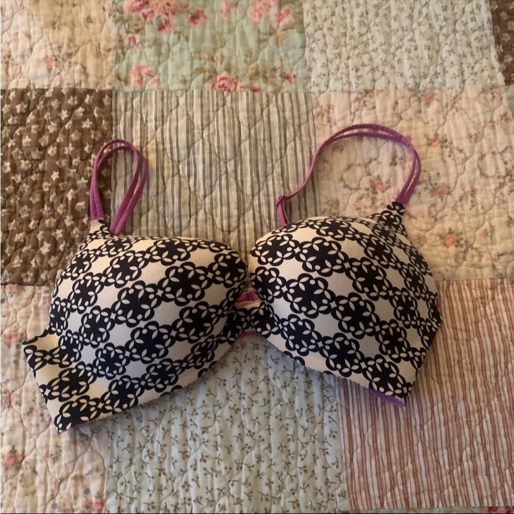 5/$45SALEVictoria’s Secret Angels Secret Embrace Size 34D Push-Up Underwire Bra